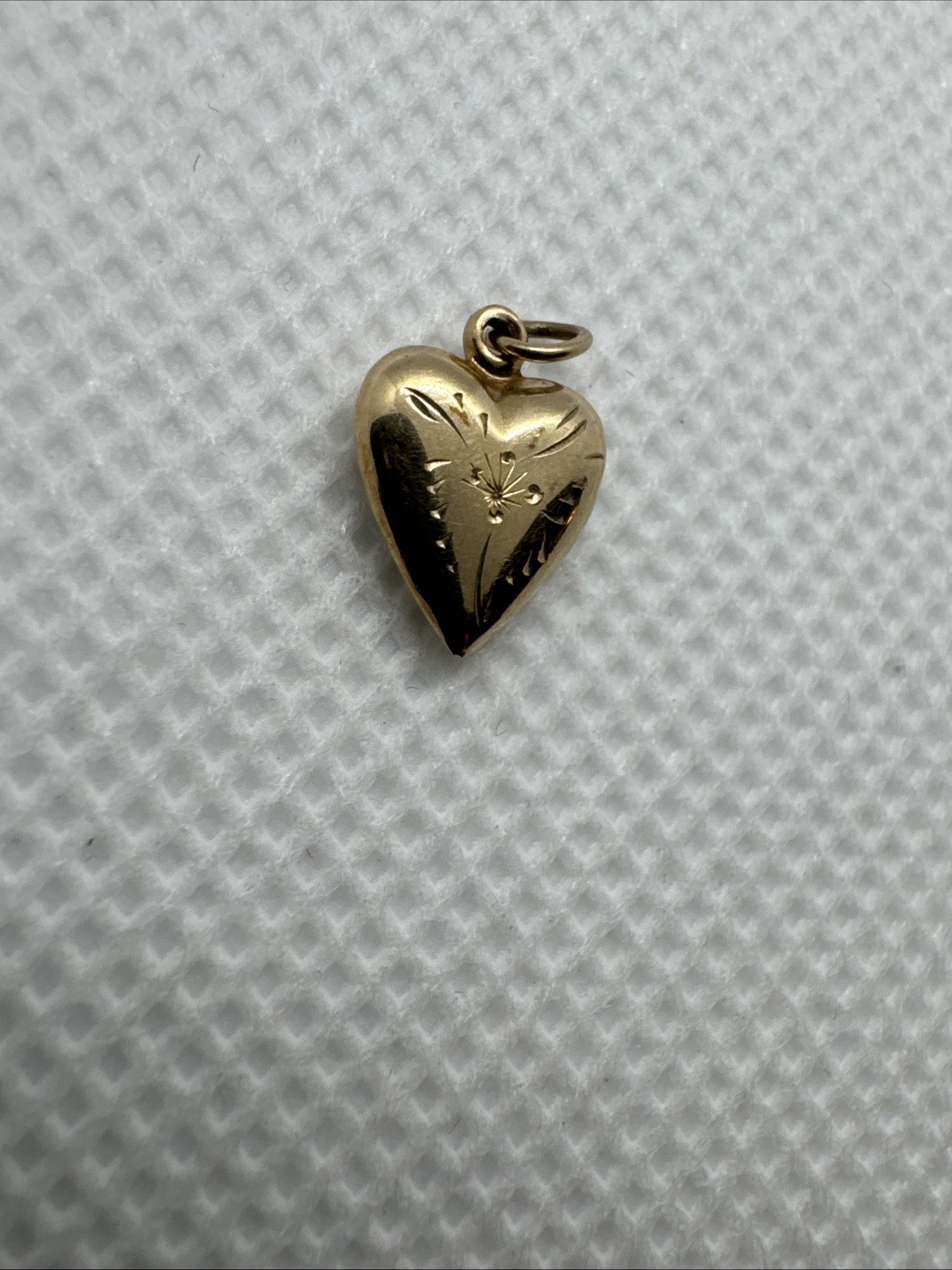 Beautiful 10k Yellow Gold Puffy Heart Hollow Charm Pendant 0.36g Love Carved