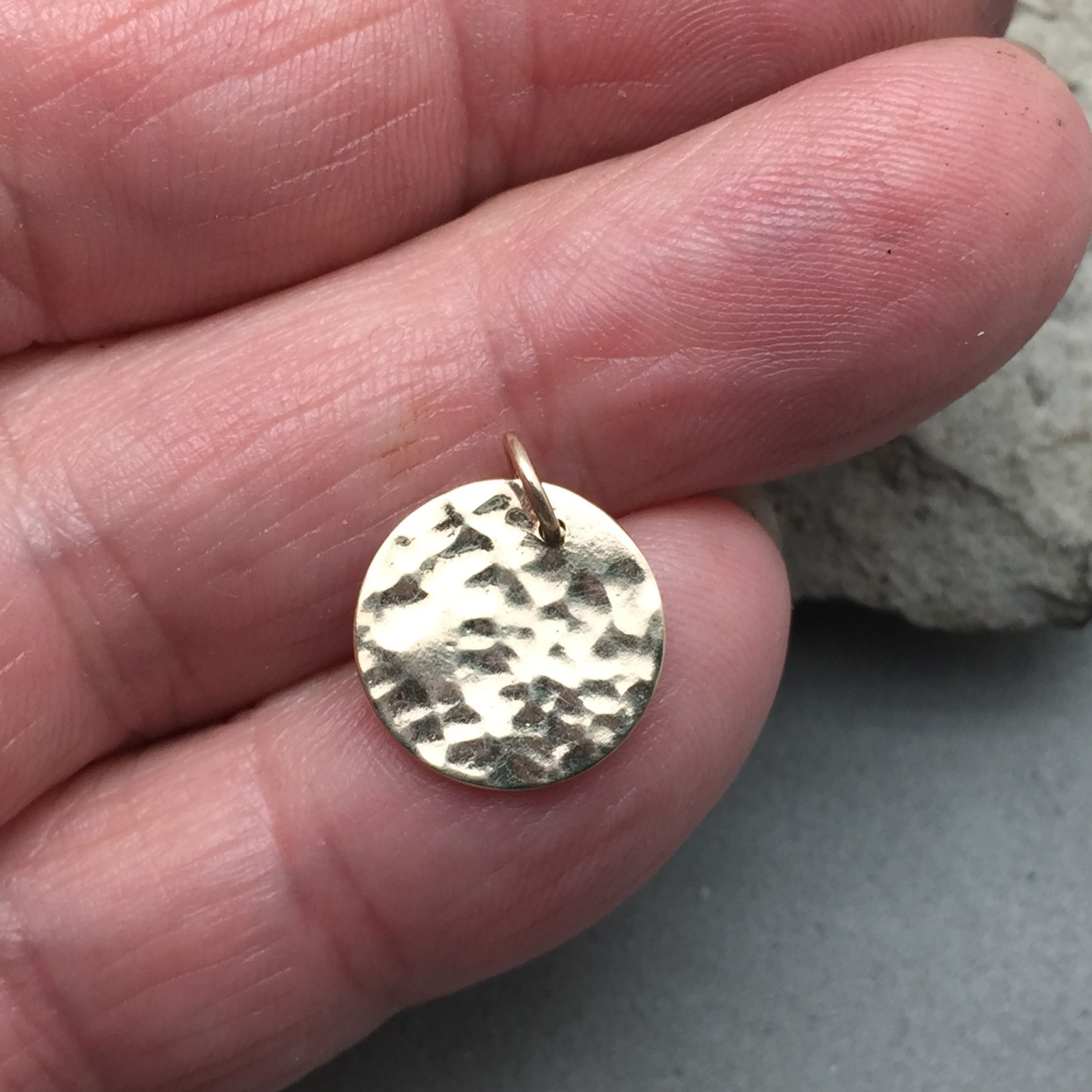 14k Solid Yellow Gold Hammered Disc Pendant 1/2″ Diameter No Chain 1 gr Handmade