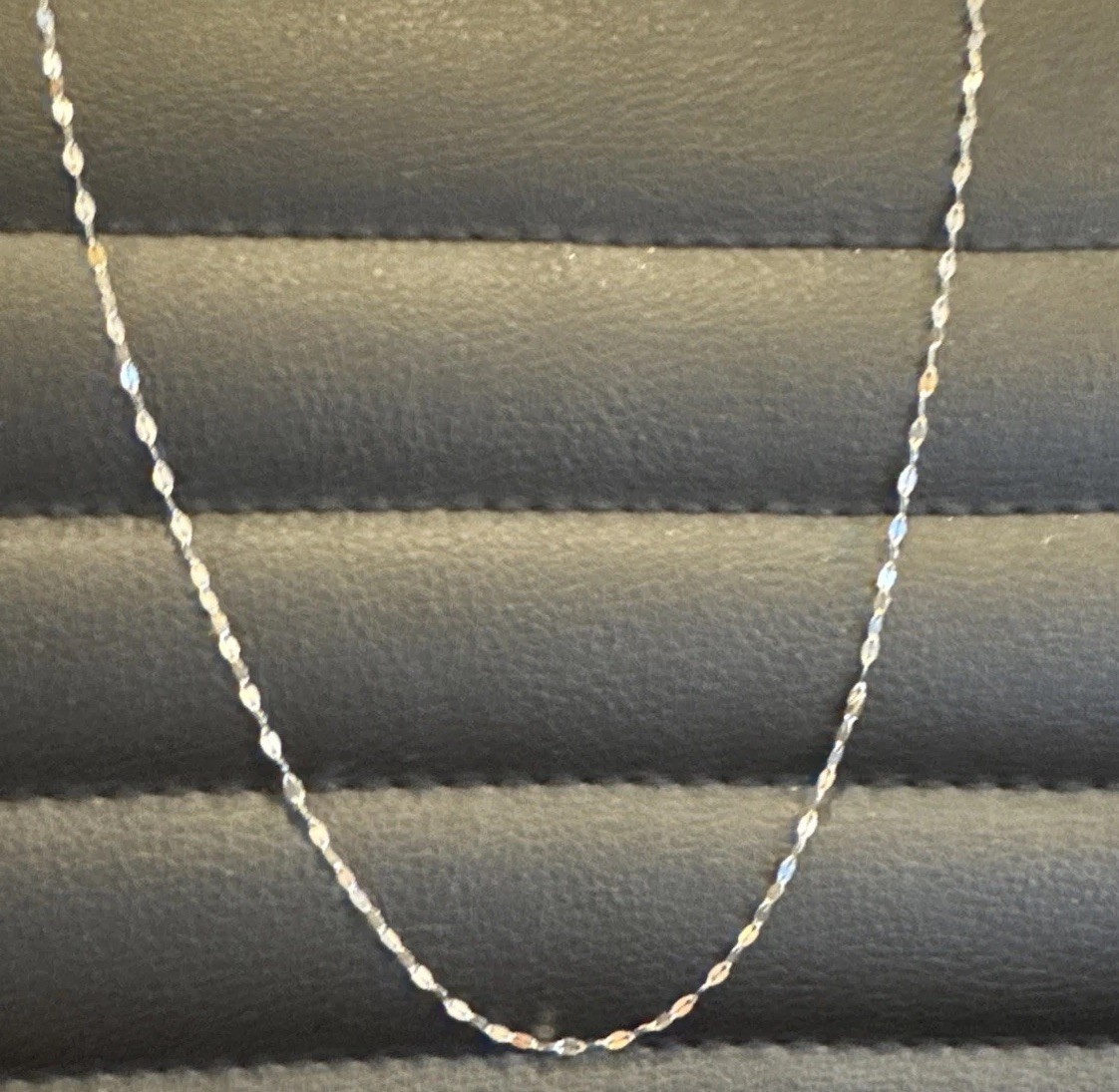 10K White Gold Necklace 20” New In Excellent Condition