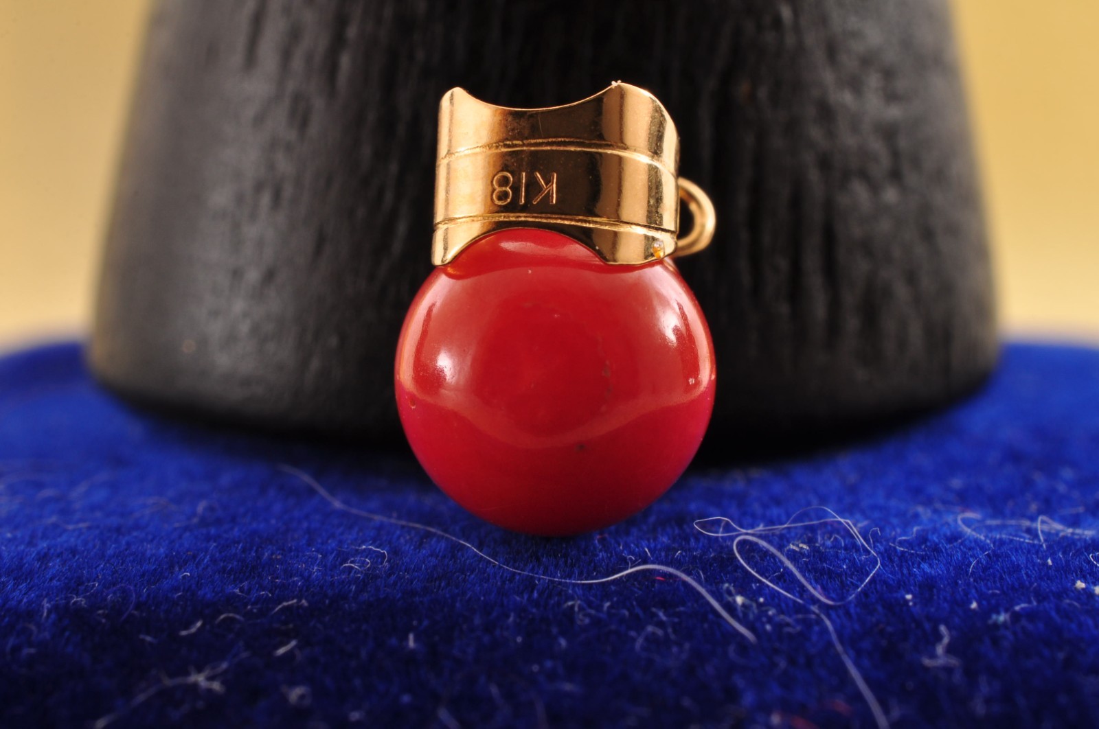 With Certification, Red coral pendant top ( 6.7mm(0.23in) 2.ct) 18k gold clasp.