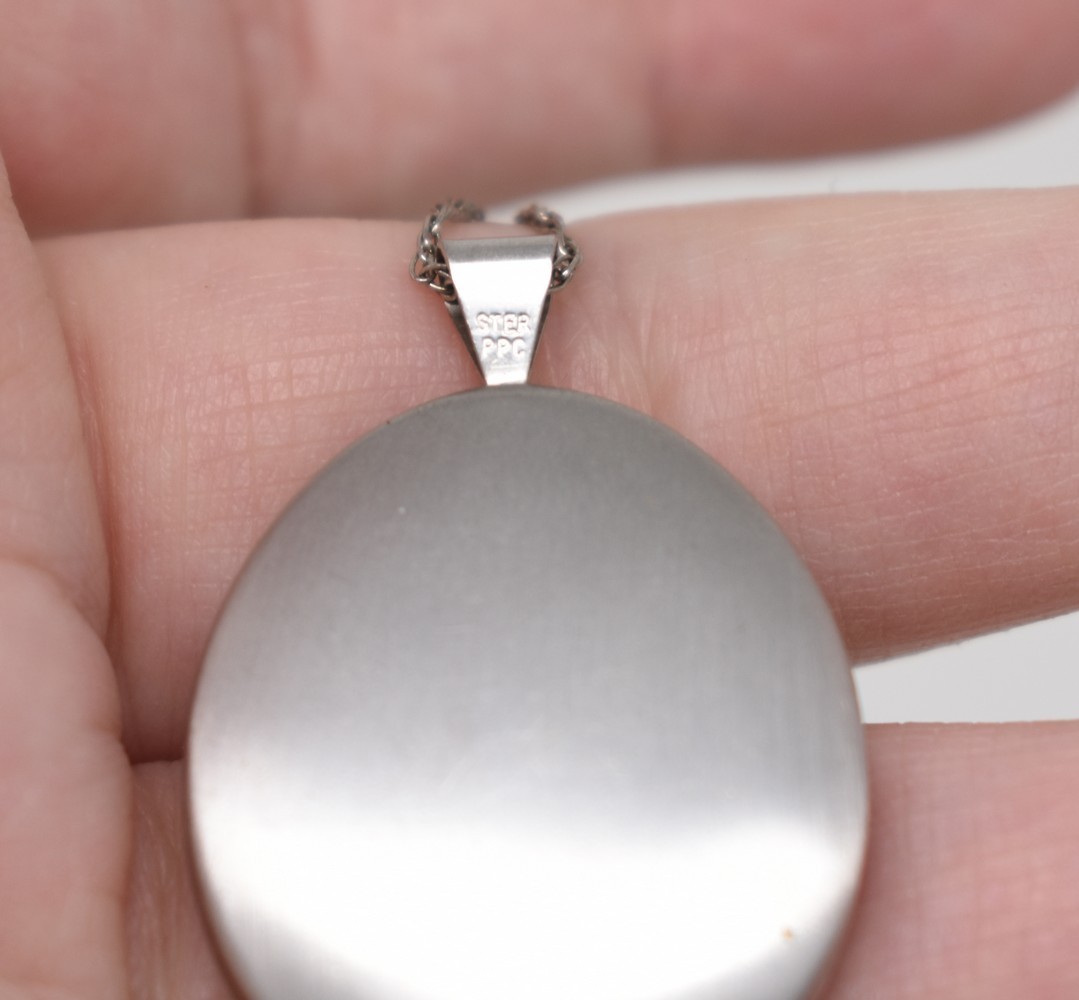 24″ Princess Pride Sterling Silver Etched Flower MOM Photo Locket Necklace 9.42g