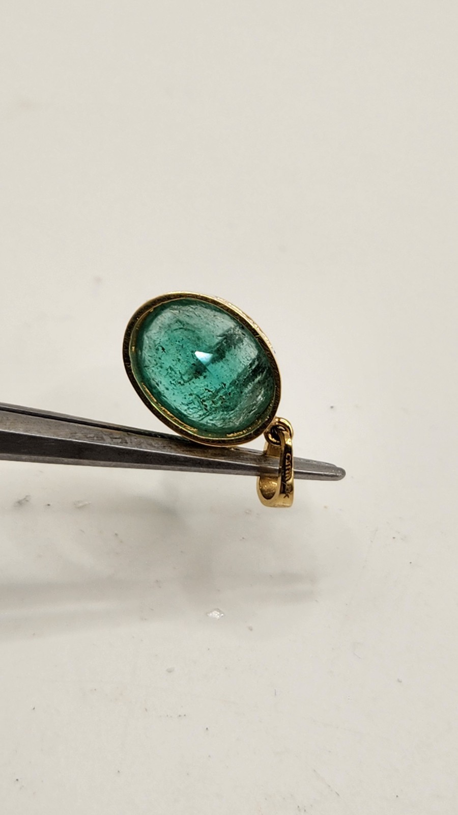 Pendiente en oro de 18k con Esmeraldas Colombianas Naturales 11,20 Cts