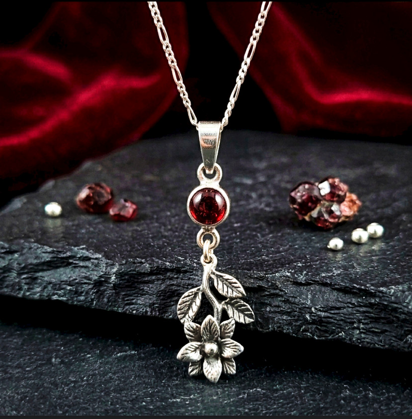 Vintage 925 Sterling Silver Modernist Garnet 3D Flower Necklace