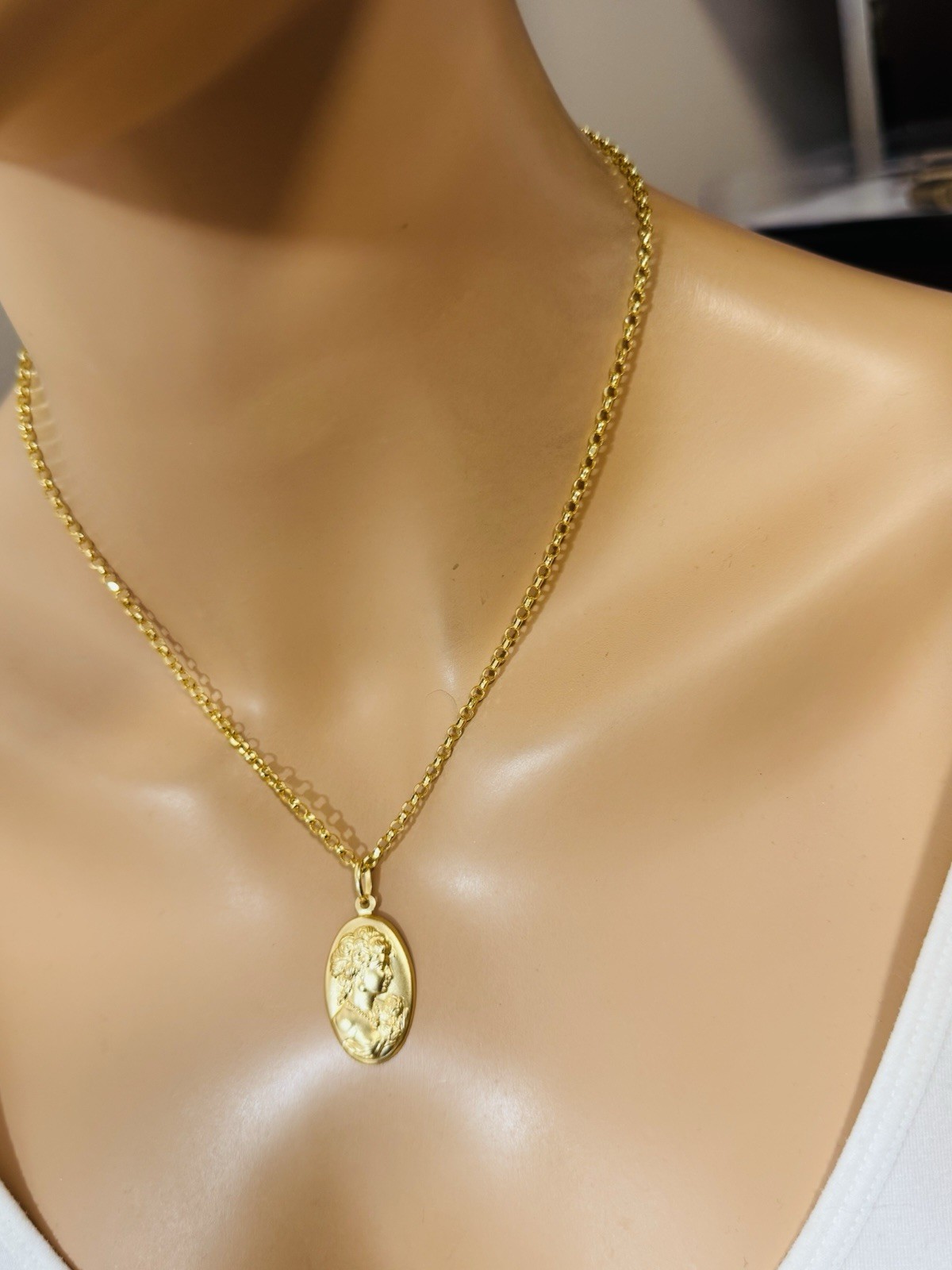 WOMENS 18K 750 Genuine Gold Oval Queen Earring & Necklace 18” Long 8.5g 3mm