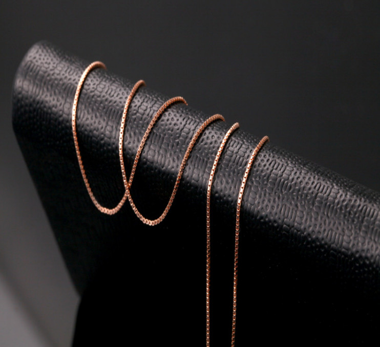 Pretty 14 Karat Solid Rose Gold 0.45mm Classic Box Chain Necklace – 18 Inch