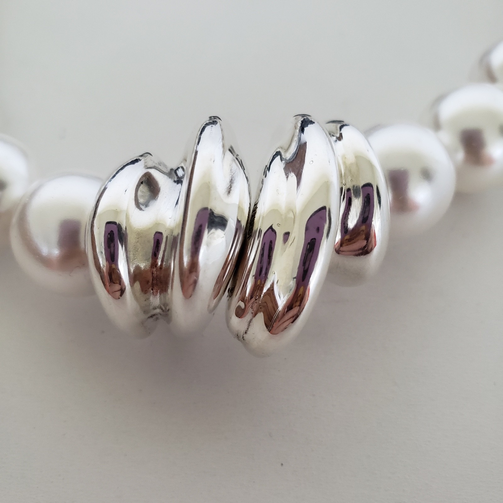 E&L Israel Sterling Silver Electroform Shell Pearl Beaded Necklace 18″