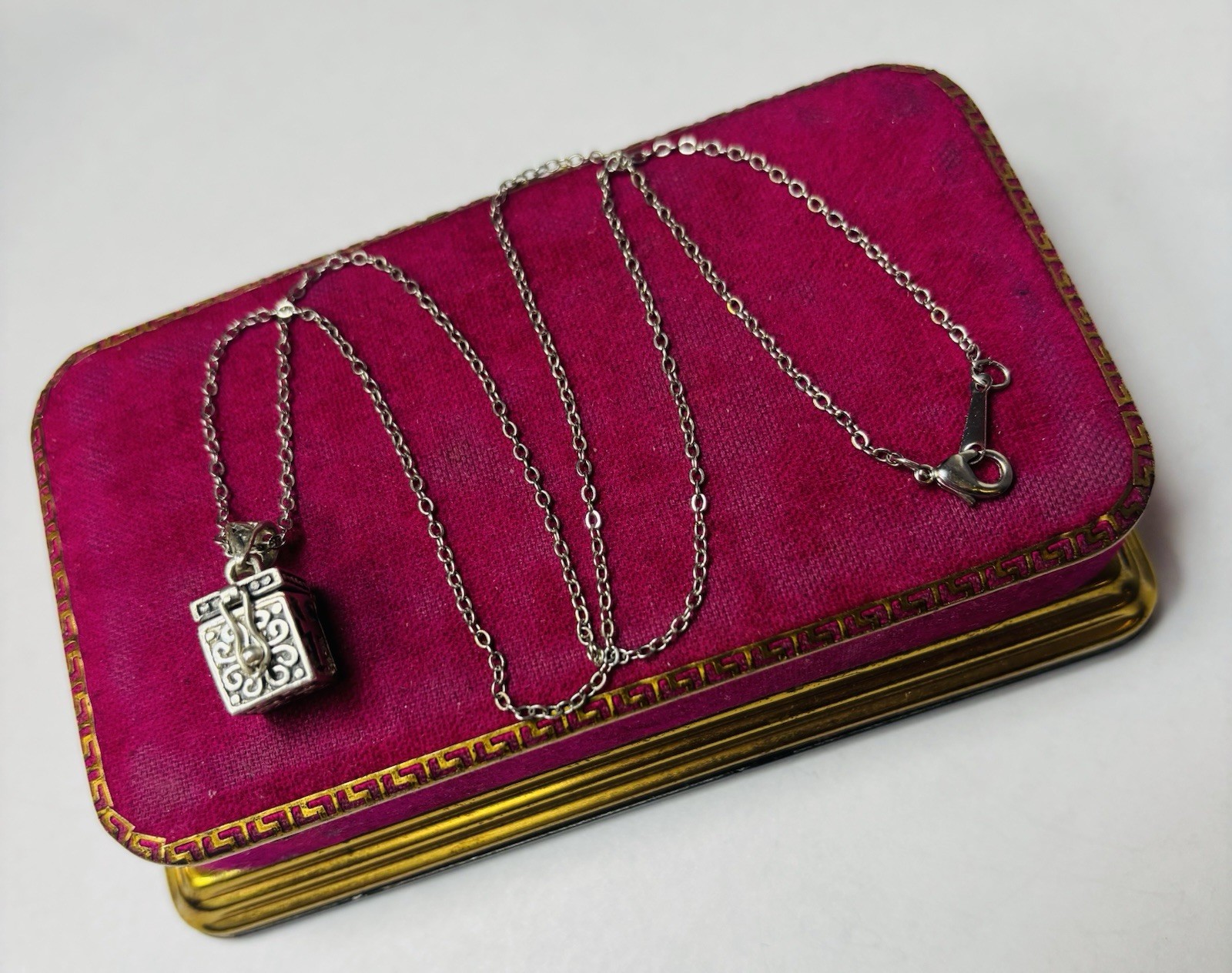 VTG 925 STERLING SILVER Prayer MANDALA Trinket Box Locket + 18k Gold Necklace GP