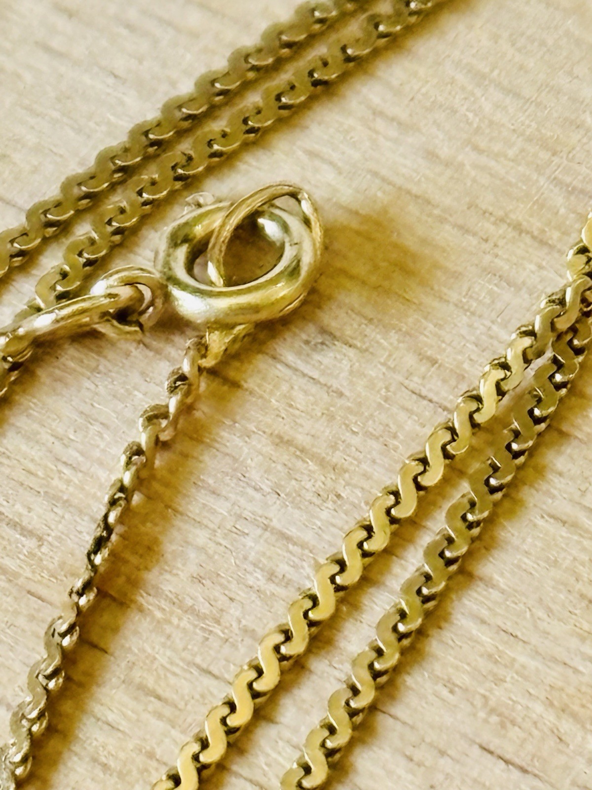 Vintage 14KT Gold Necklace Chain 2 Grams 21.5 Inches Long Curb Chain