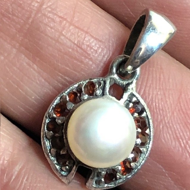 9771 Sterling Silver Pearl Pendant with Garnet Accents 925 2.9grams