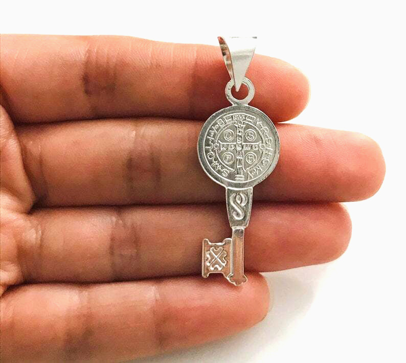 925 Silver Saint Benedict key pendant / medalla de San Benito llave plata – P63