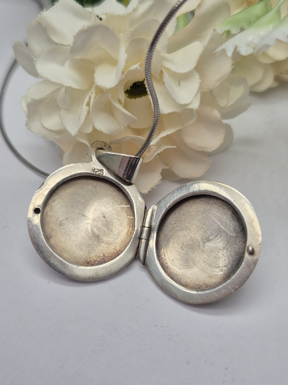 LOCKET – Small Sterling Silver Round Double Photo Locket And Chain. Necklace.
