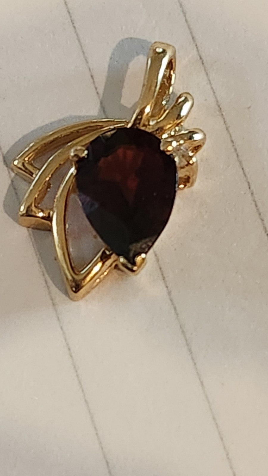 Vintage 14k Gold Pear Shape Garnet Pendant 2grams