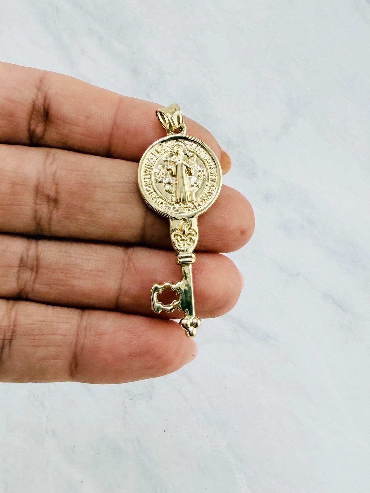 10K Gold St. Benedict Key Pendant / Dije llave San Benito