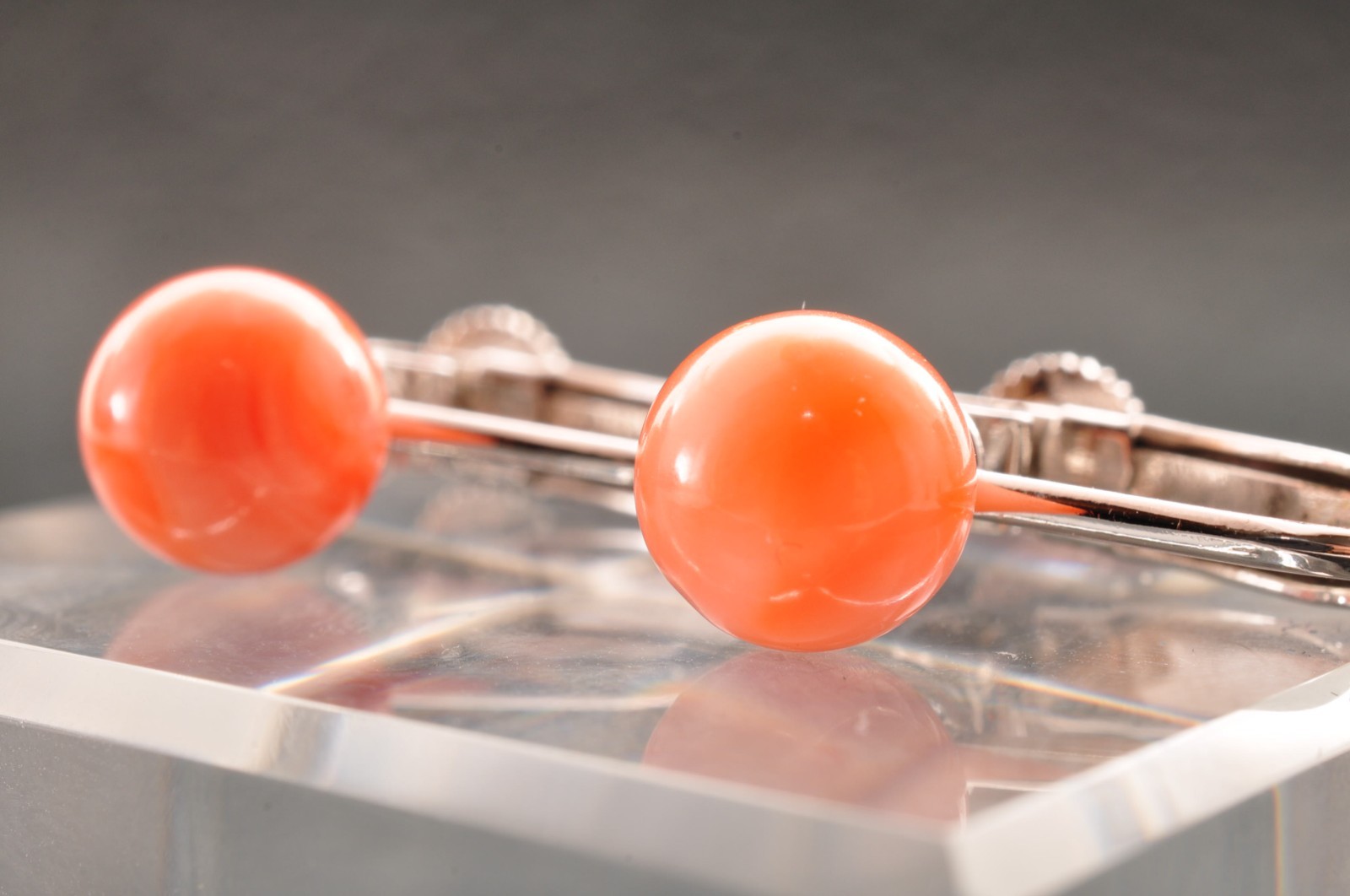 Vintage Salmon pink coral Necklace and ear clip set (17.3in 152ct) Certificate