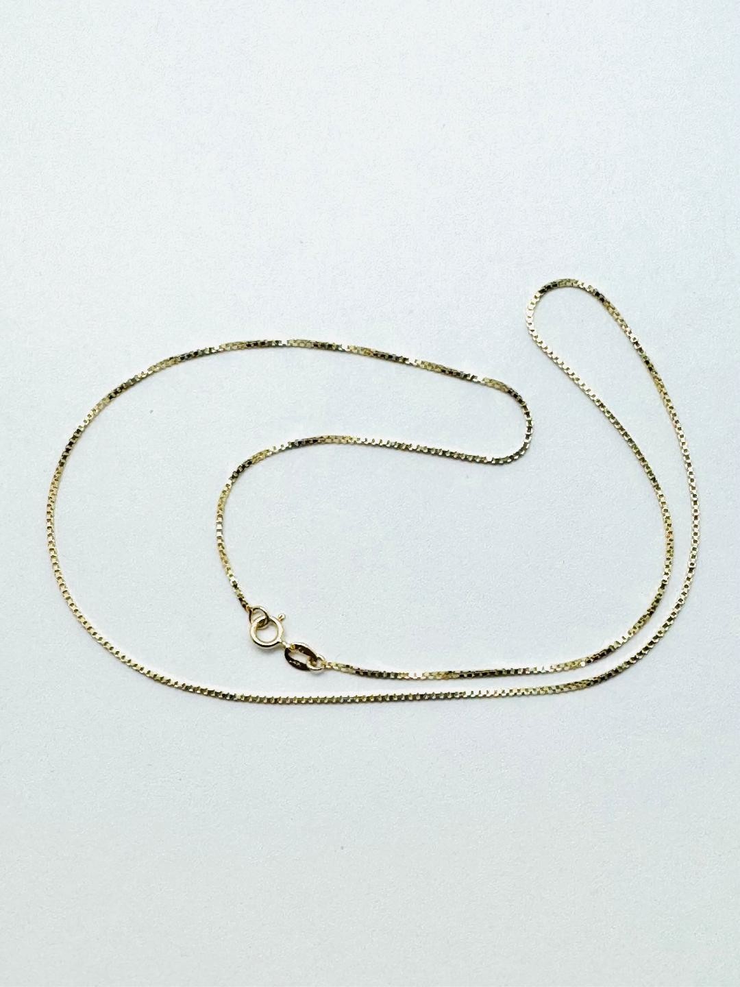 14K Solid Yellow Gold Box Chain 2.1 Grams W: 0.8 mm L: 18 inches (45 cm) 032