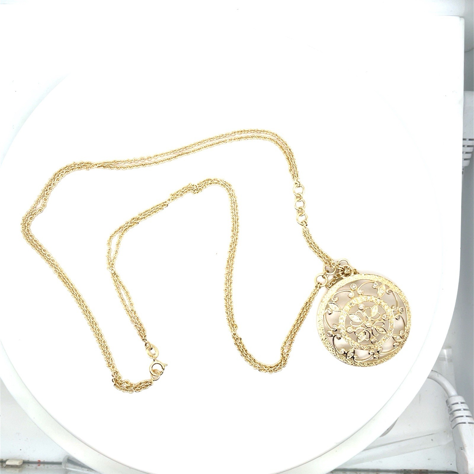 14k Yellow Gold .70 Ct Diamond Filigree 1-3/16″ Circle Chain Necklace 18″-11.7Gr
