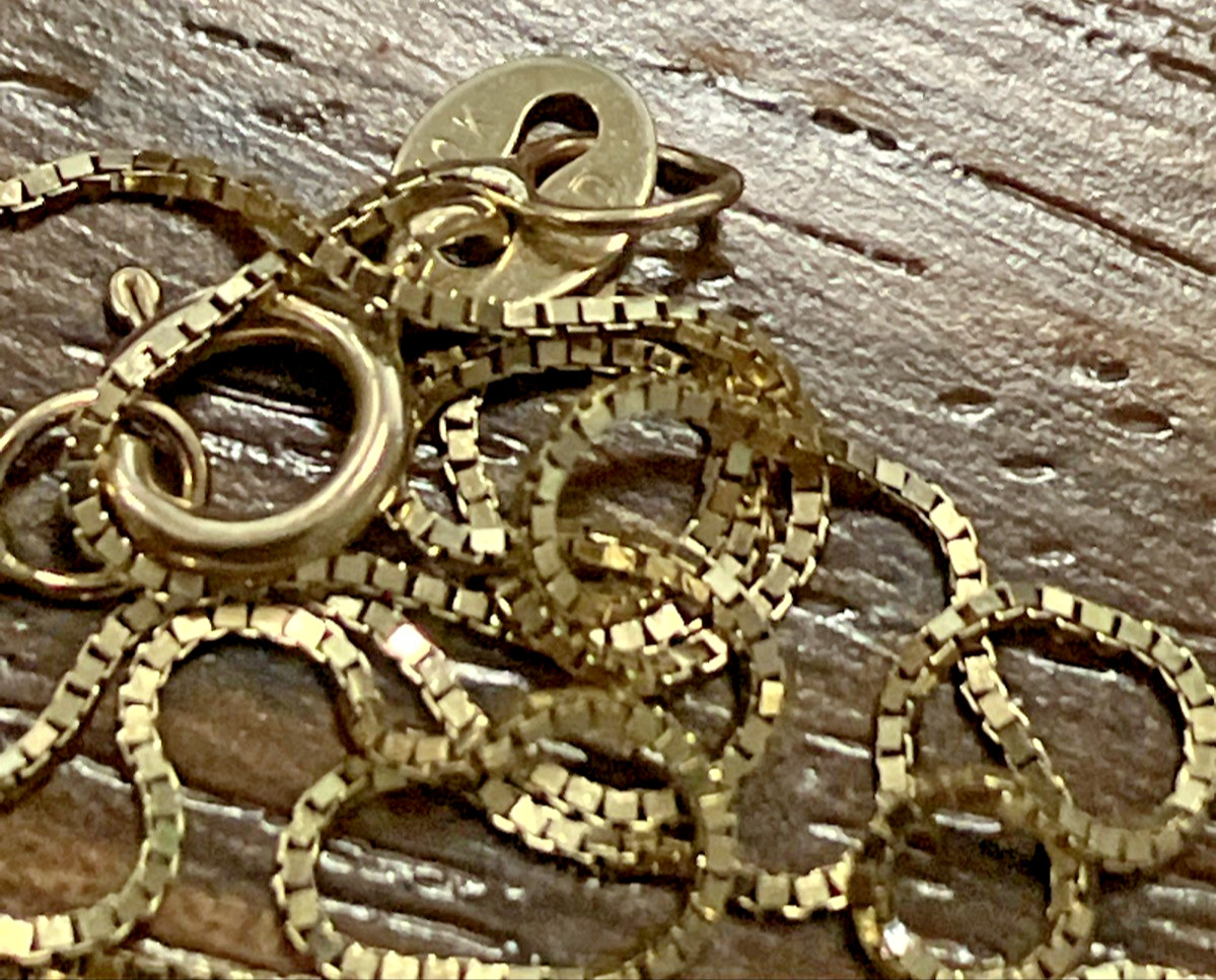10kt Real Gold Thin Box Chain 0.9grams 20inches GND Brand New with Retail Tag