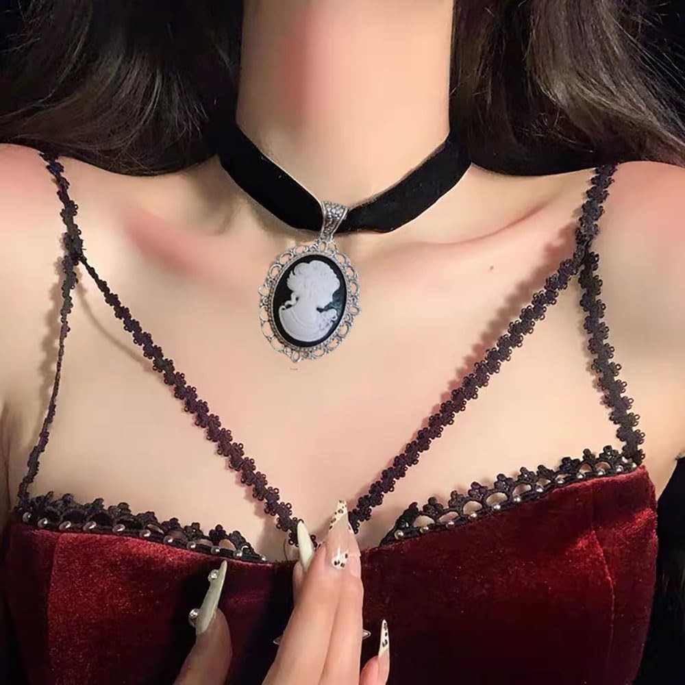 Black Velvet Princess Pendant Choker Necklace for Women Fashion Vintage Victoria