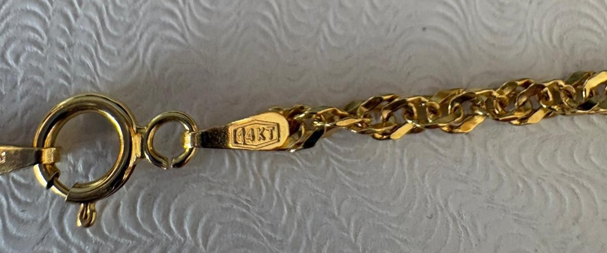 Stunning 14K YellowGold Hollow Bismark Chain Necklace Length 19″Width 2mm 1.68gm