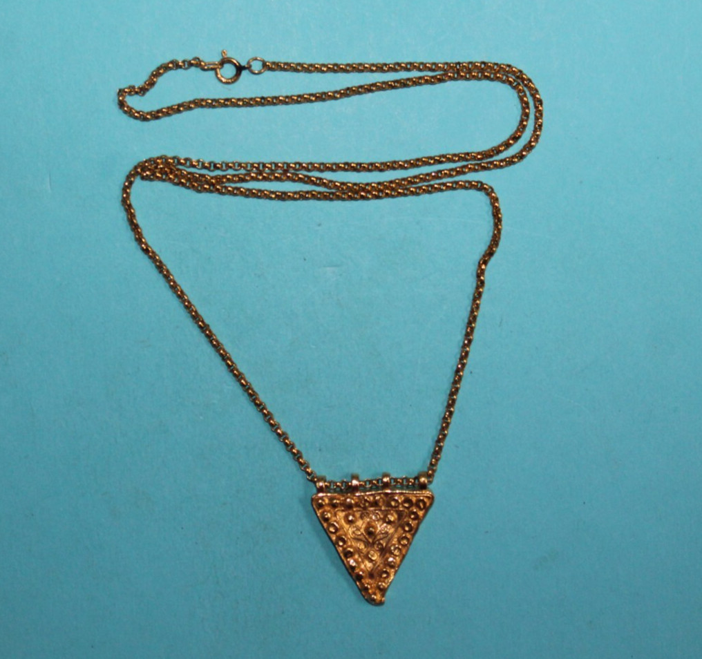 Museum of Modern Art Gold Filled Slide Pendant Necklace 23.5″ [065GCM]
