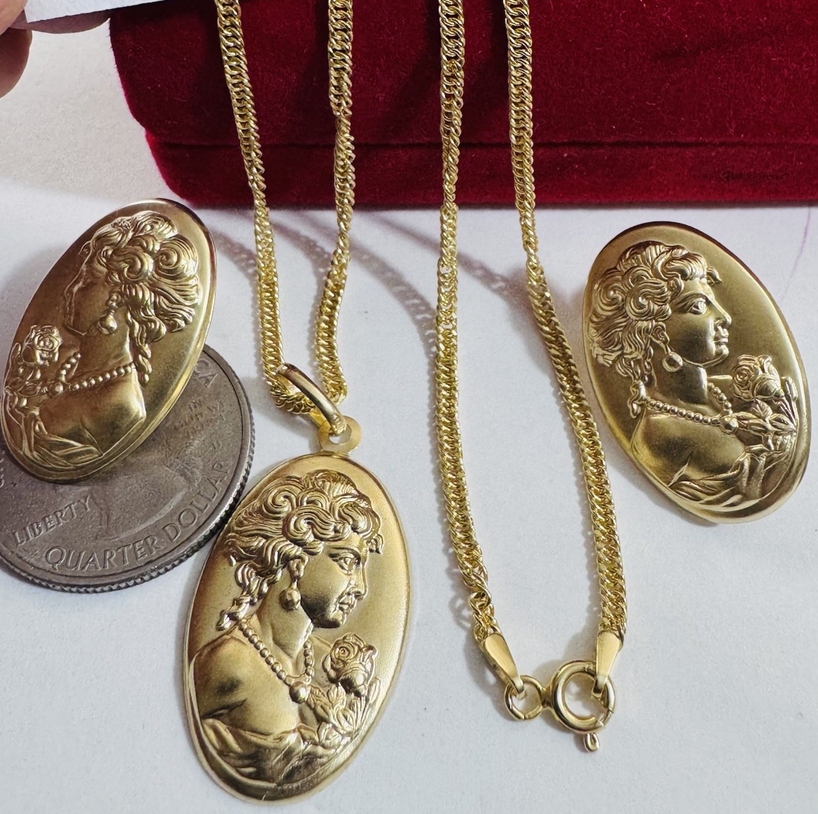 18K 750 Gold Queen ll Set WOMENS Earring Necklace 15.6/16” Long 7.2g 2.2mm