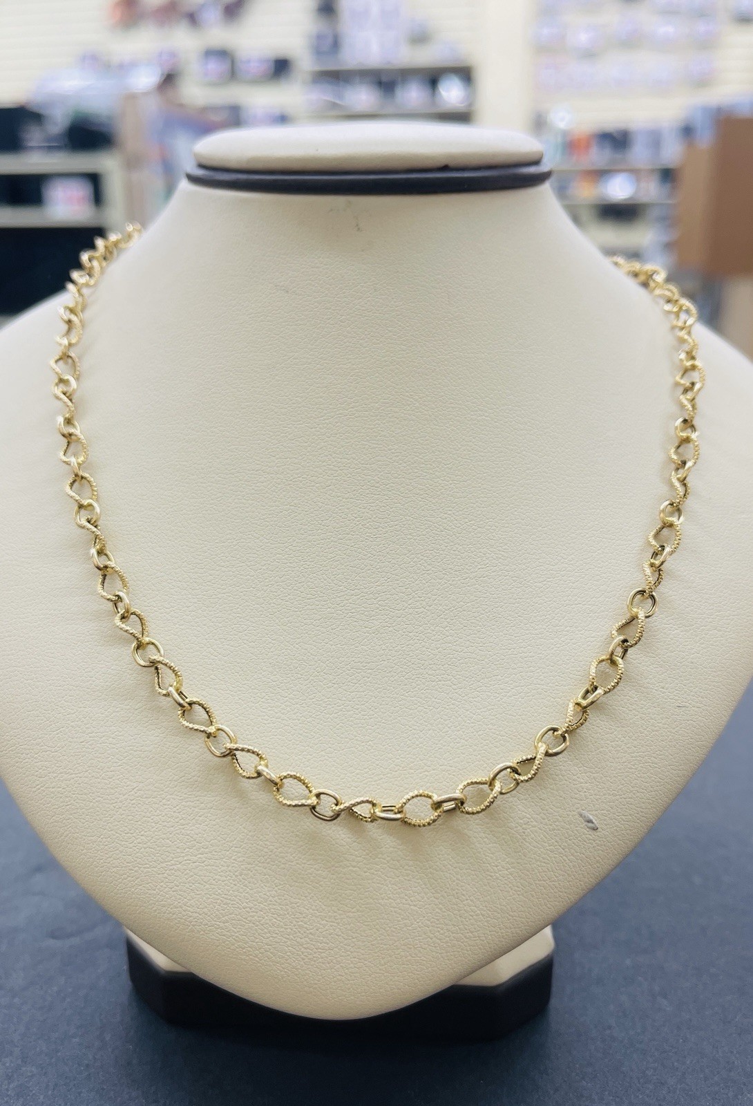 Classic 14K Yellow Gold “O” Twist Link