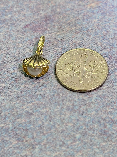 14k Yellow Gold White Pearl Sea Shell Italian Pendant