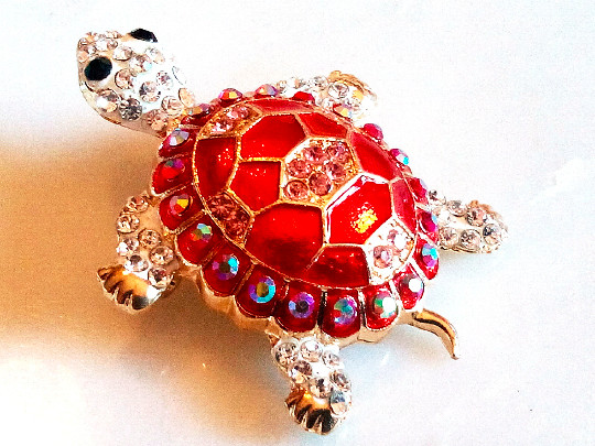 ENAMELED TURTLE PENDANT NECKLACE! Crystal Animal, Reptile, Charm, Accessory!