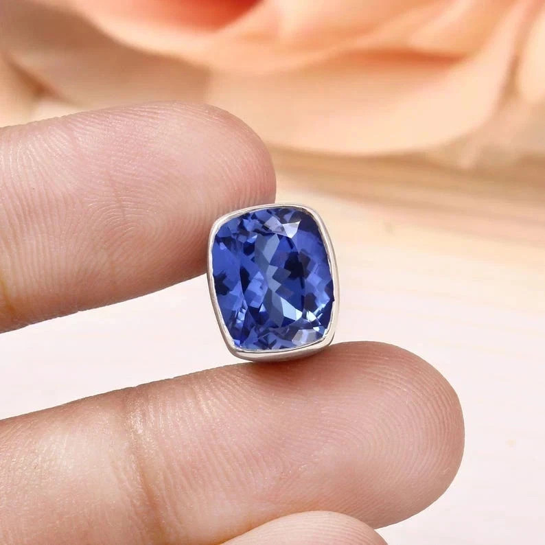 15 CT Natural Blue Sapphire Pendant in 925 Sterling Silver with Silver Chain