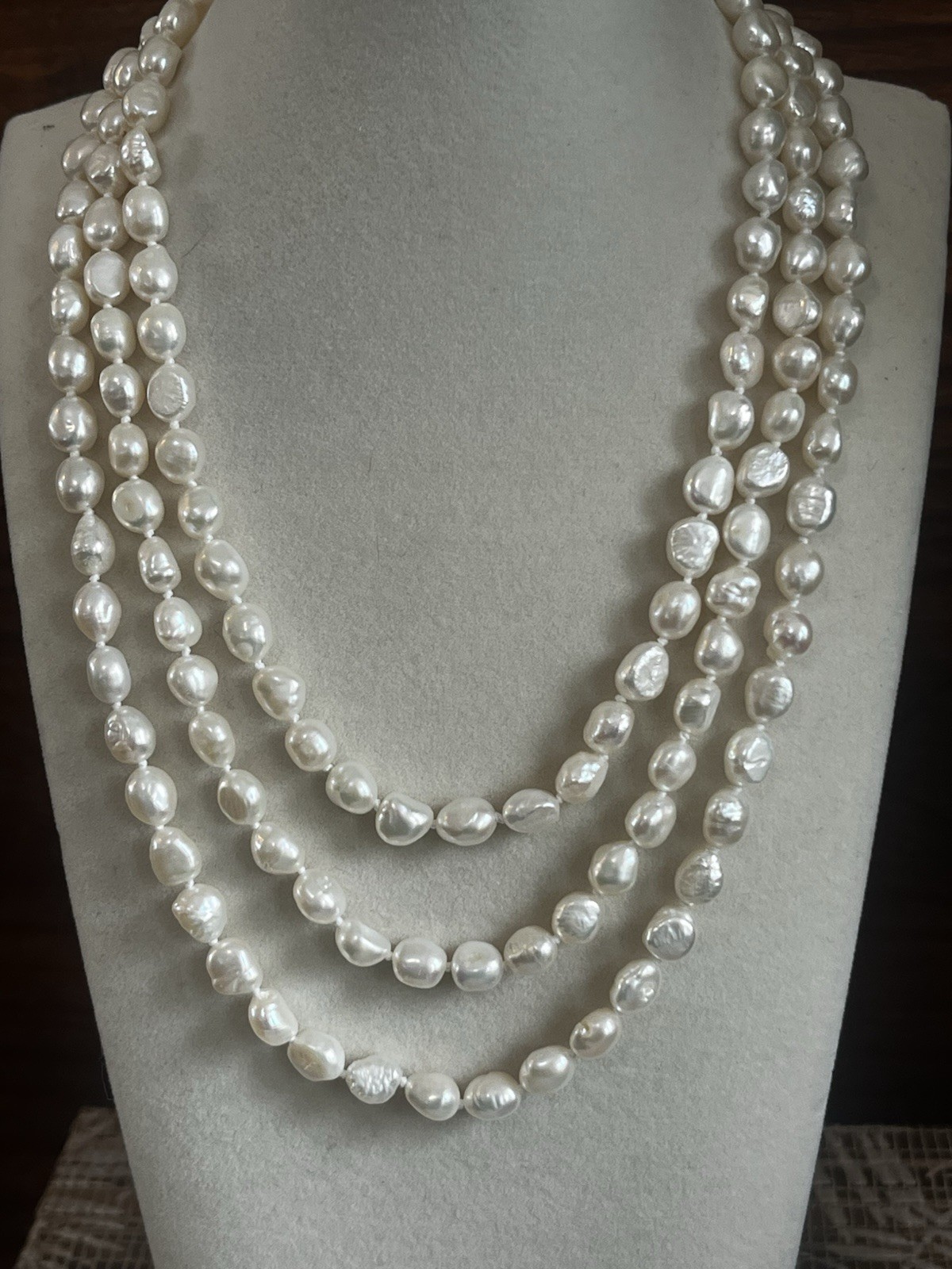 Cultured pearl necklace, 48″, 4x6mm, Pearls White Very Good Luster