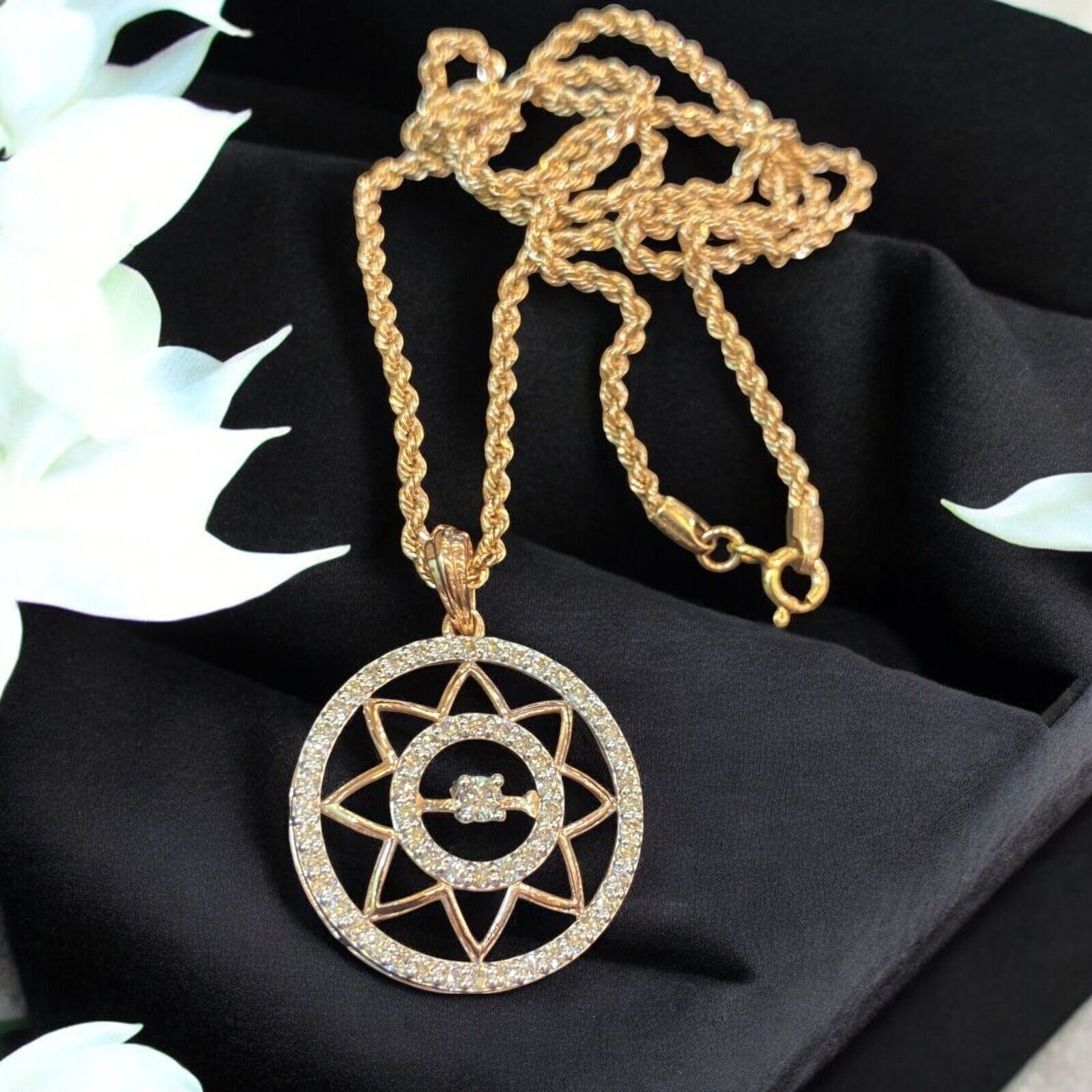Stunning 1.22 TCW Round Brilliant Cut Diamonds Medallion Chain Necklace 14K Gold