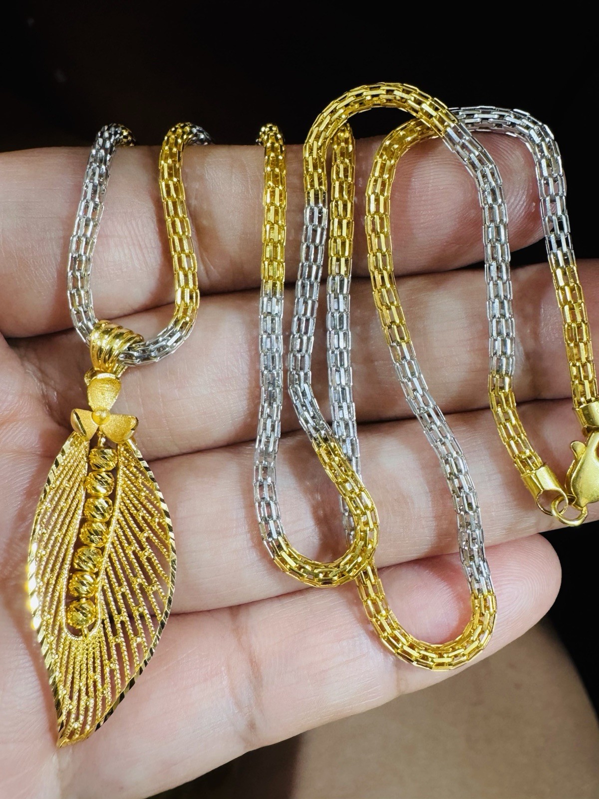 22K 916 Real Gold 21.5”/22” long Flower Leaf Set Necklace 14.1g 3.mm