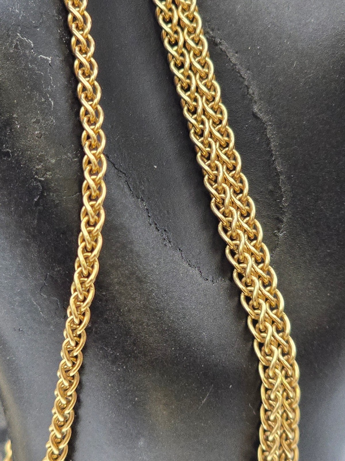 14 karat Italian Spiga link (Wheat link) chain, weighing 13.1 grams (EXJ4)