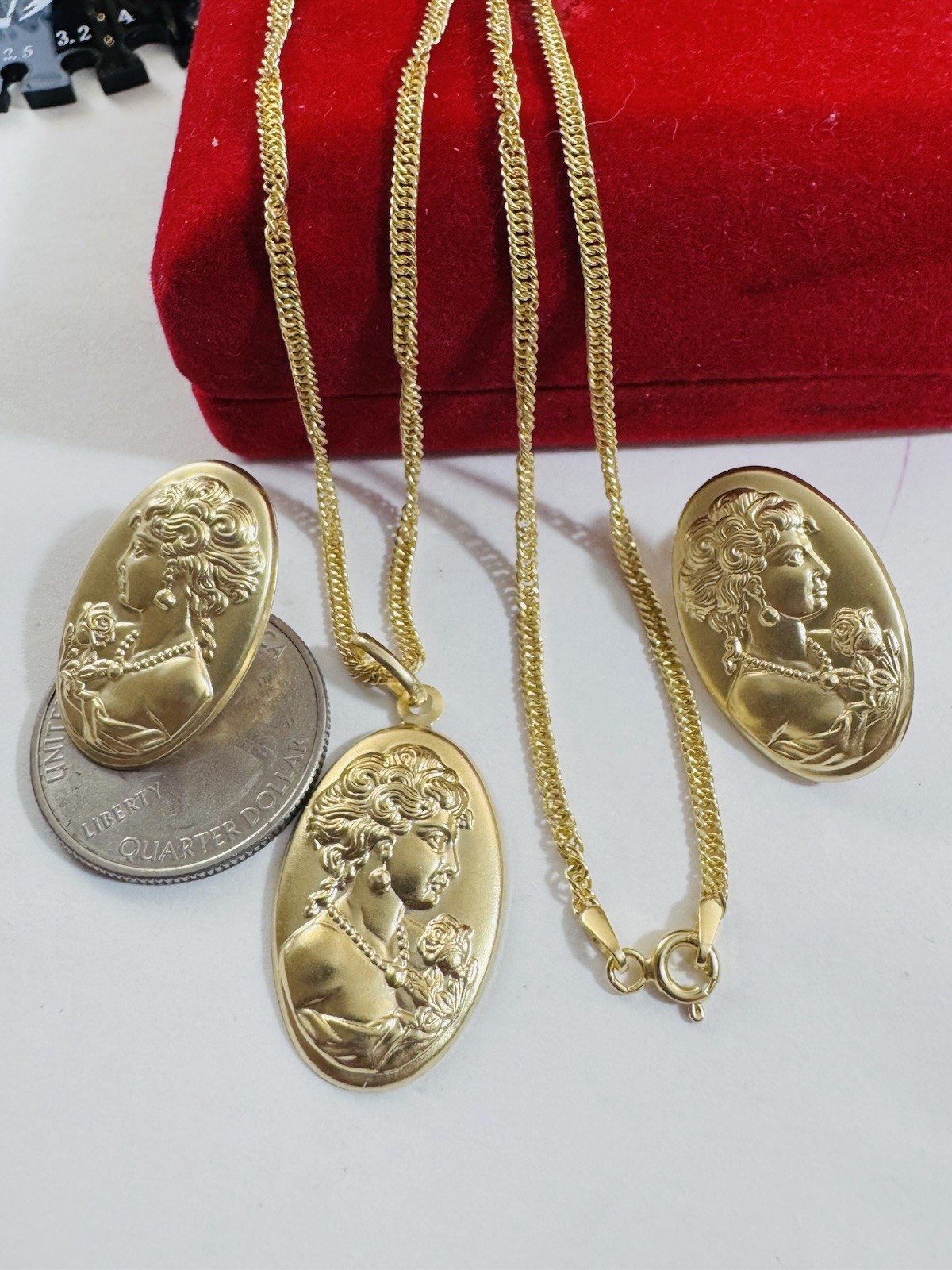 18K 750 Gold Queen ll Set WOMENS Earring Necklace 15.6/16” Long 7.2g 2.2mm