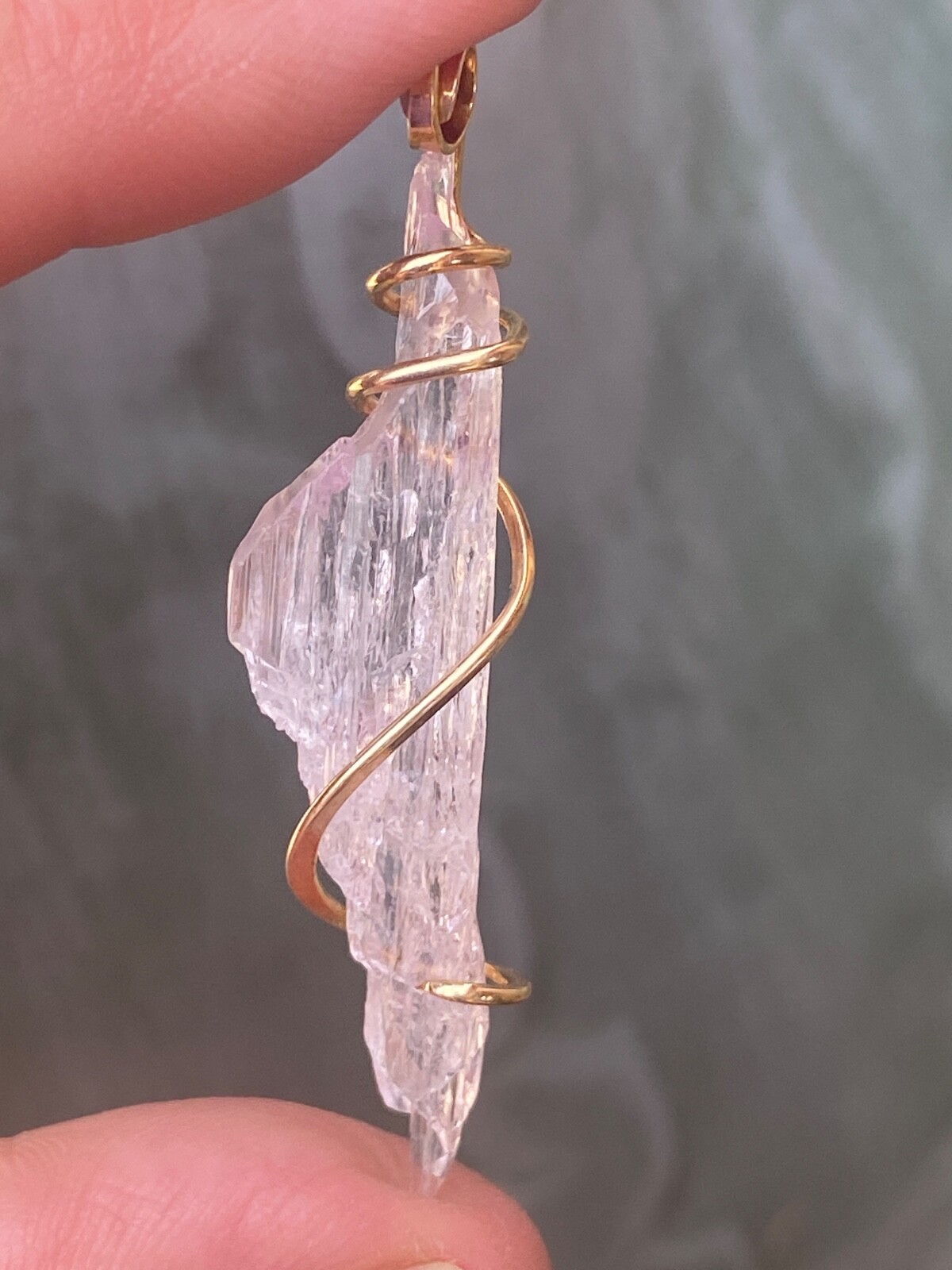 21.12ct Kunzite Shard Natural Pink In 14k Yellow Gold Forged Wrap Total Weight