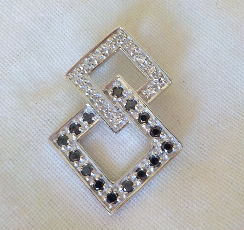 Modern 18K White Gold Black White Diamond Pendant – 2.90 gms, 0.95 in, 0.36 ctw