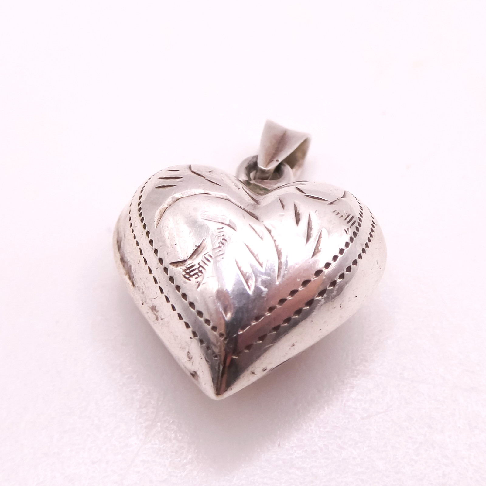 Sterling Silver 925 Puffy Heart Etched Diamond-Cut. 8″ Necklace Pendant