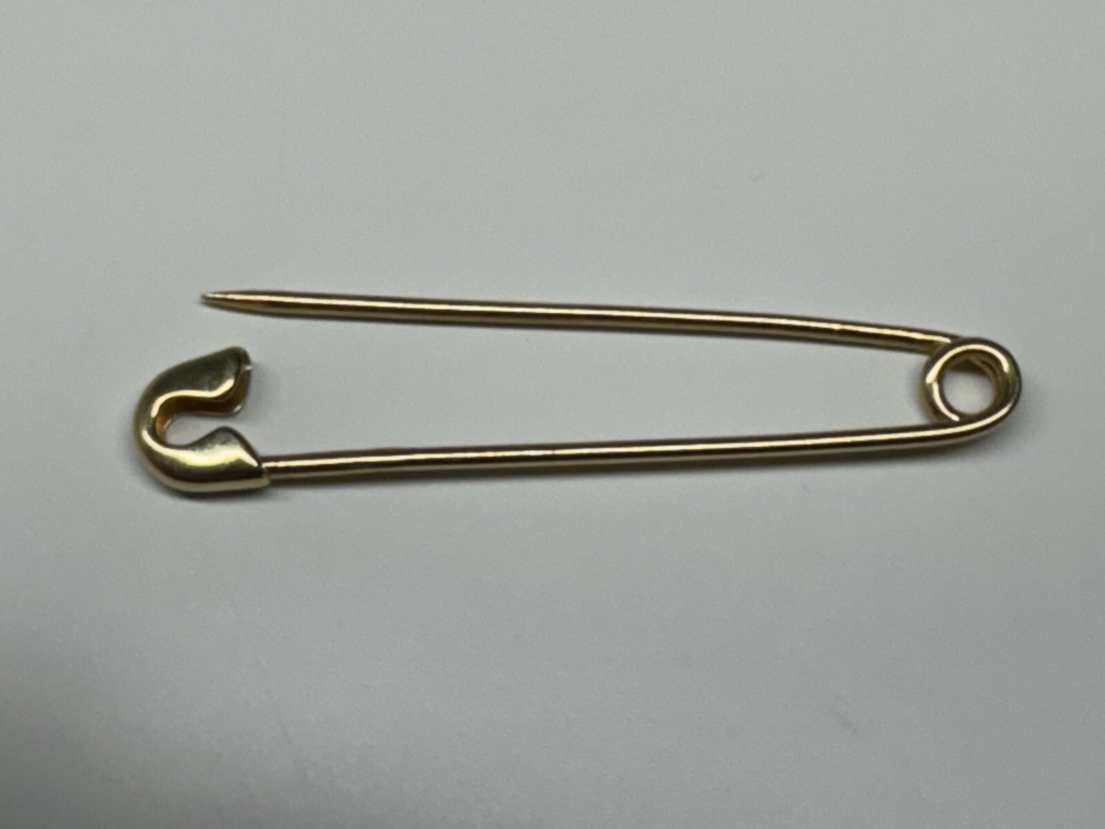 14 karat solid yellow gold pin made in italy