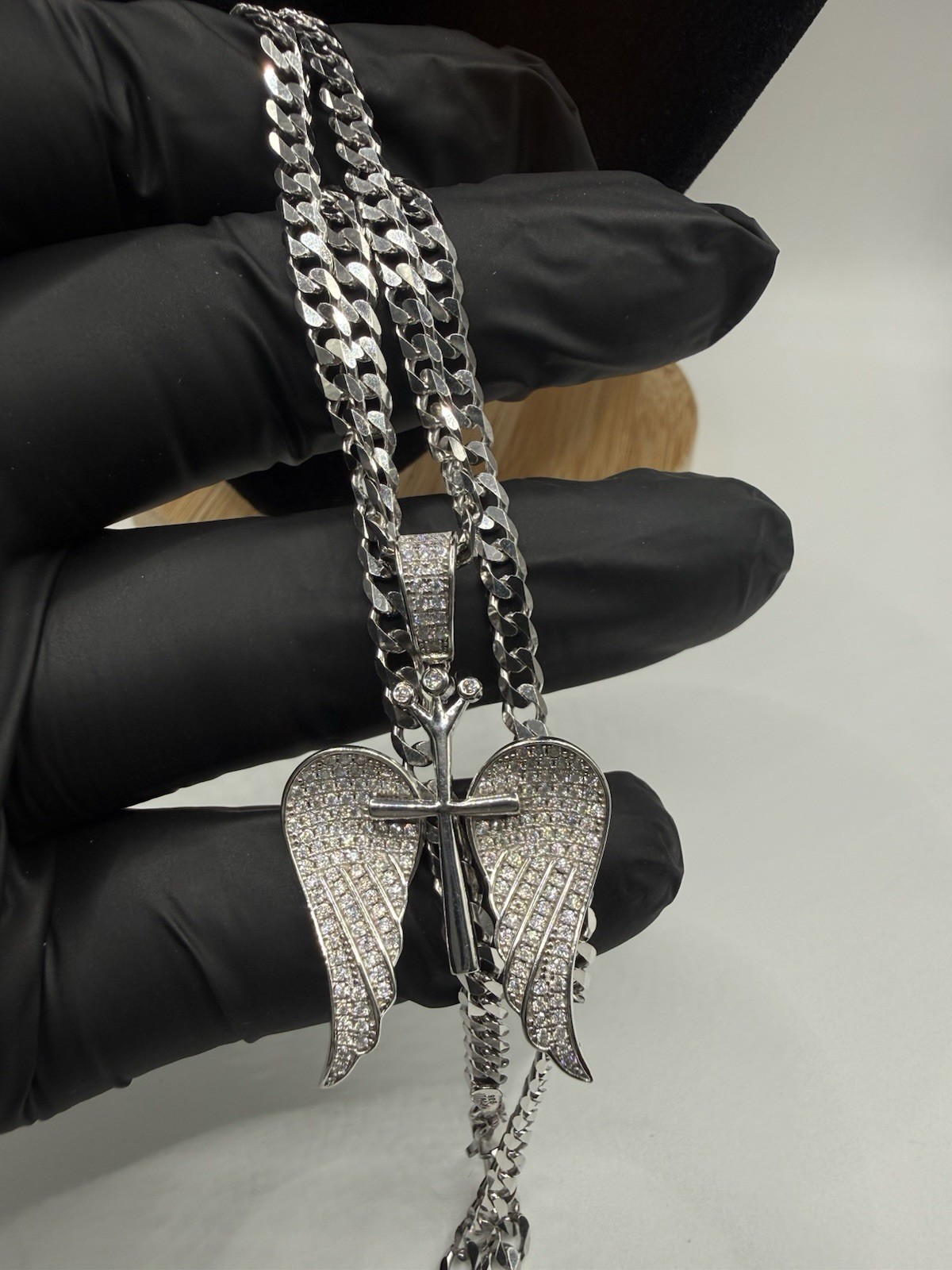 20” 4mm Flat Cuban Rhodium 925 With Vvsd Moissanite 925 Angel Wing Pendant