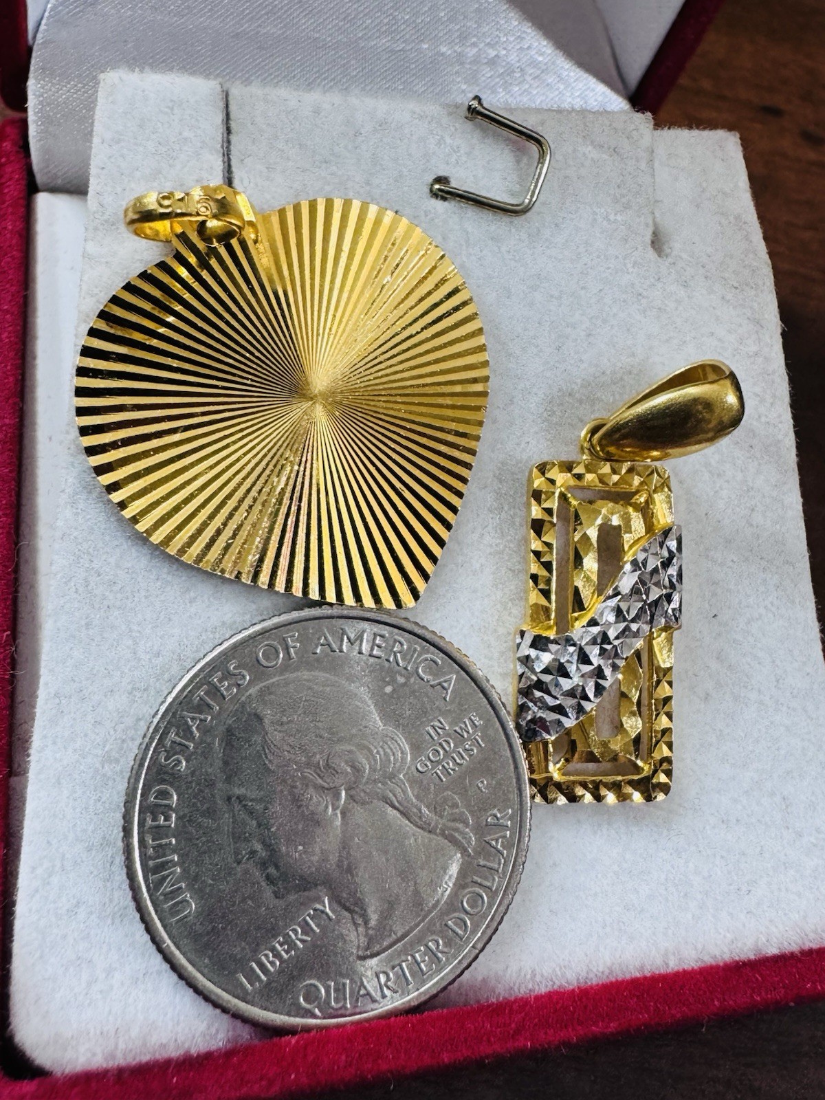 RARE 22K 916 22C Real Gold Two Set of Pendant 1 x Rectangle & 1x Heart 7.73g