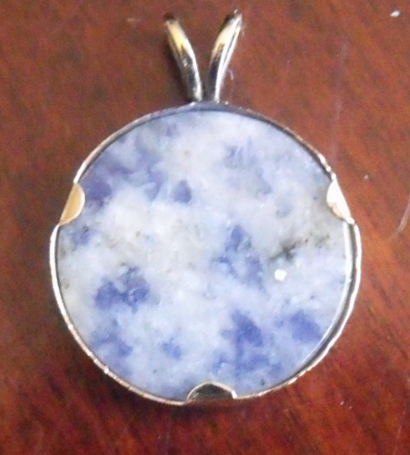 14K GOLD UF Gator pendant sodalite or blue jasper 1.9 grams MARKED, Excellent