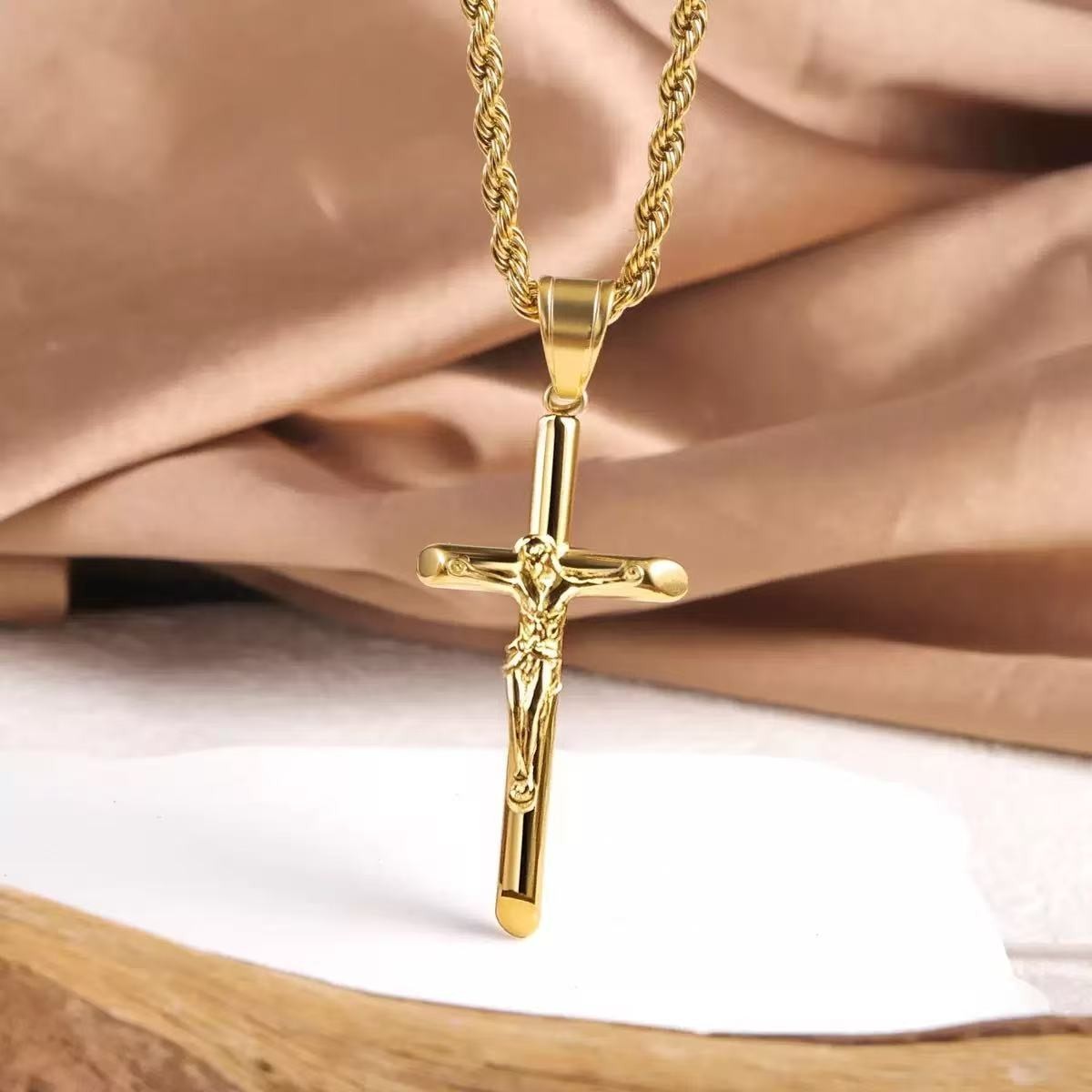 Cut D/VVS1 cross pendant necklace, 14K gold finish. White and gold.