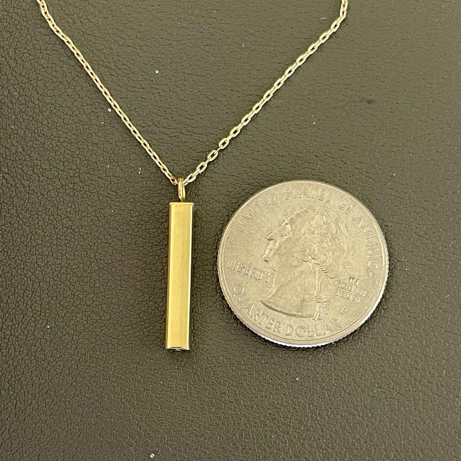 14KT Yellow Gold Bar Pendant Necklace. 18 inches (C211)