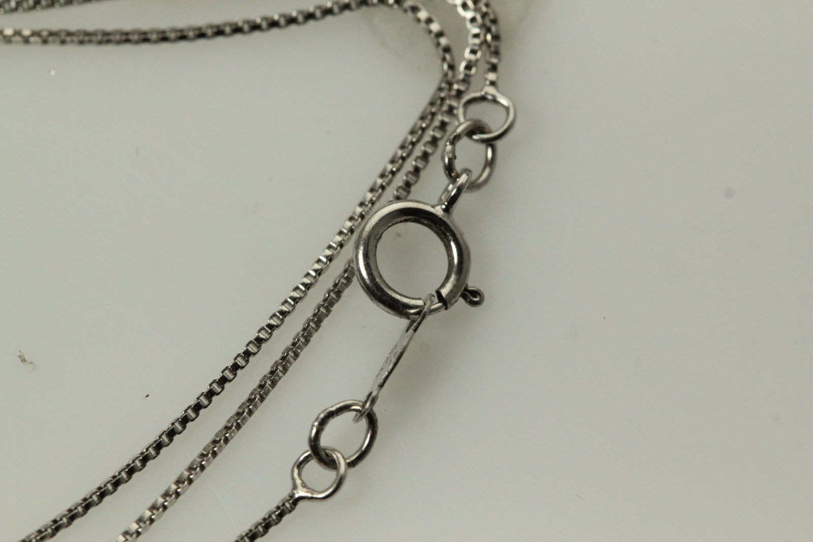 925 Sterling Silver 18″ Thin Box Chain 1.1 Grams (NEC4329)