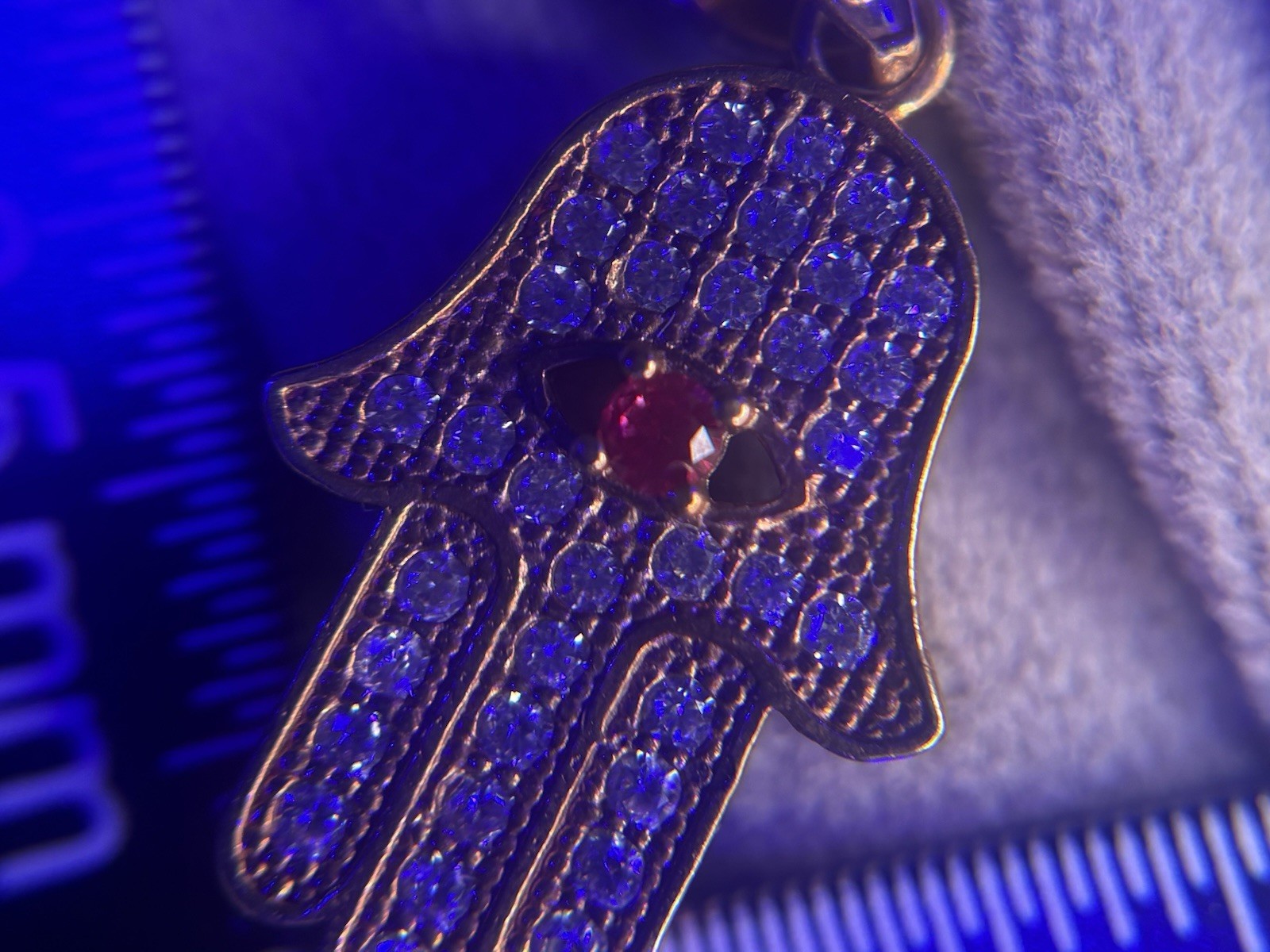 10k Yellow Gold Hamsa Amulet Ruby Eye Stone Pendant Beautiful 2.20G26mm 3.6mmB