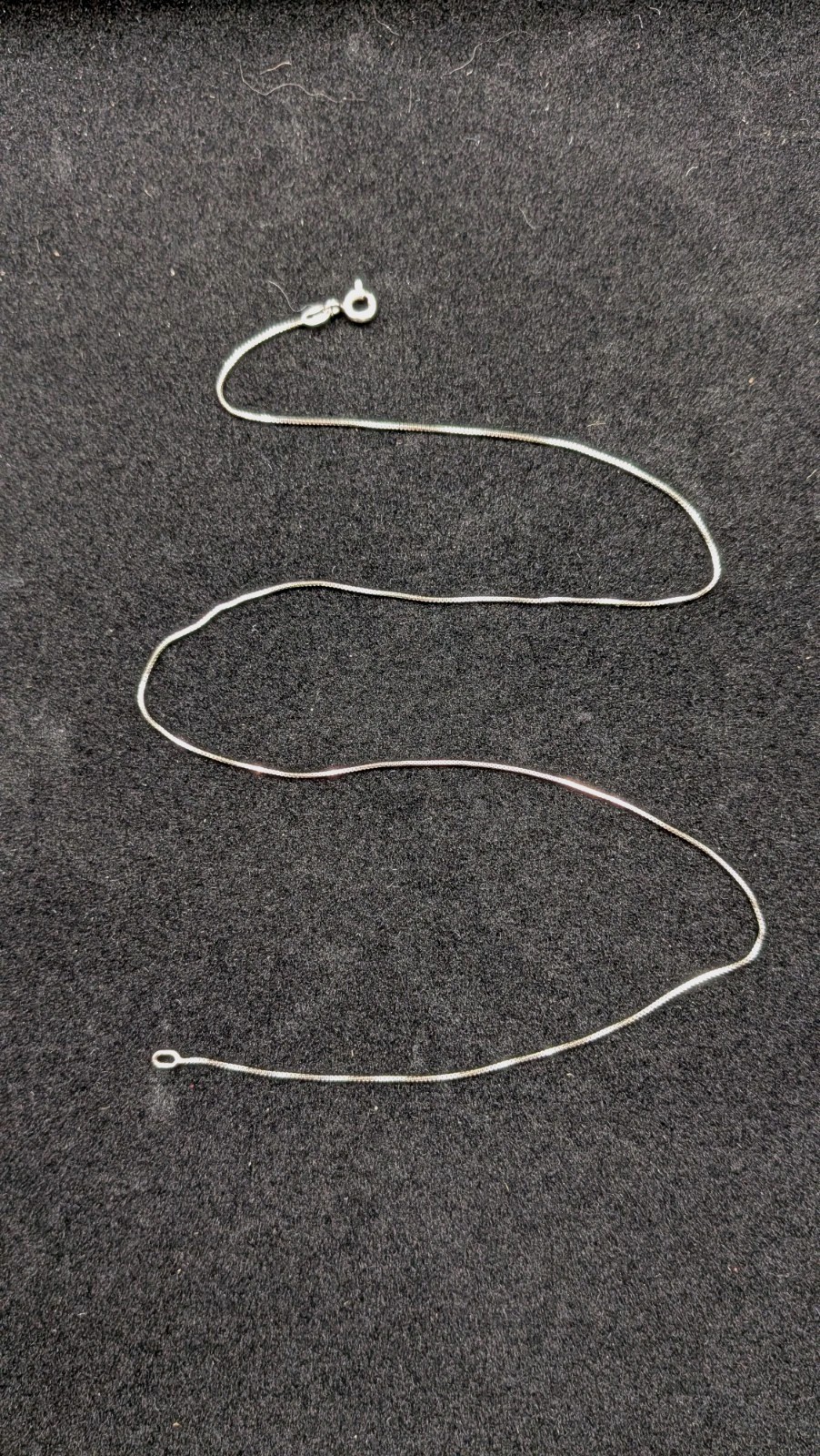 750 18k White Gold Arezzo Thin 0.5mm Italy 16″ Box Chain Necklace 1.2 Grams