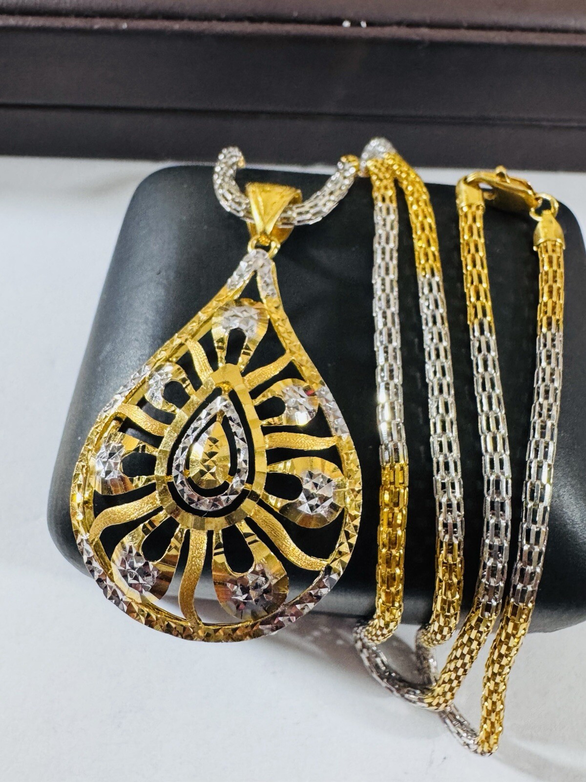 22K 916 Real Gold 21.5”/22” long Teardrop Necklace 16.8g 3.mm Womens