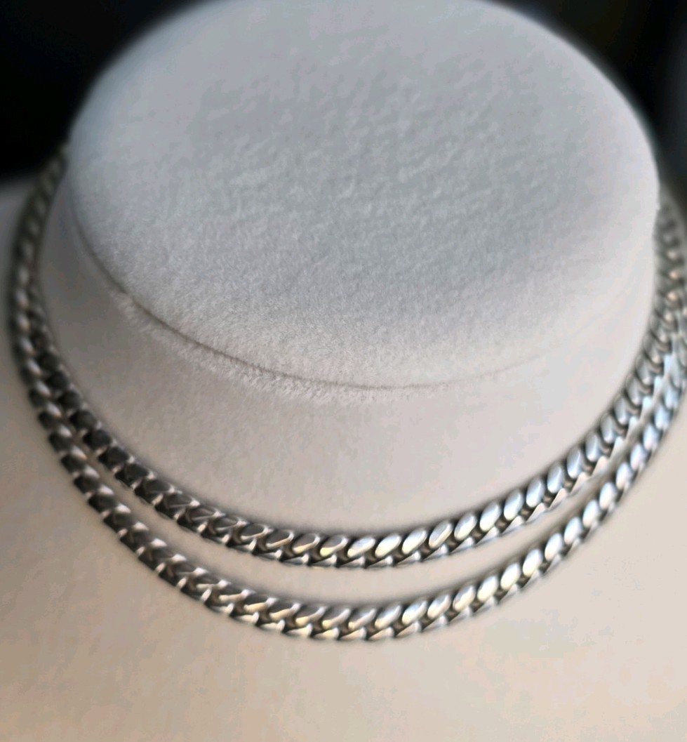 Sterling Silver 925 Cuban Link Chain Necklace 22.5 Inches 5.2 mm width.