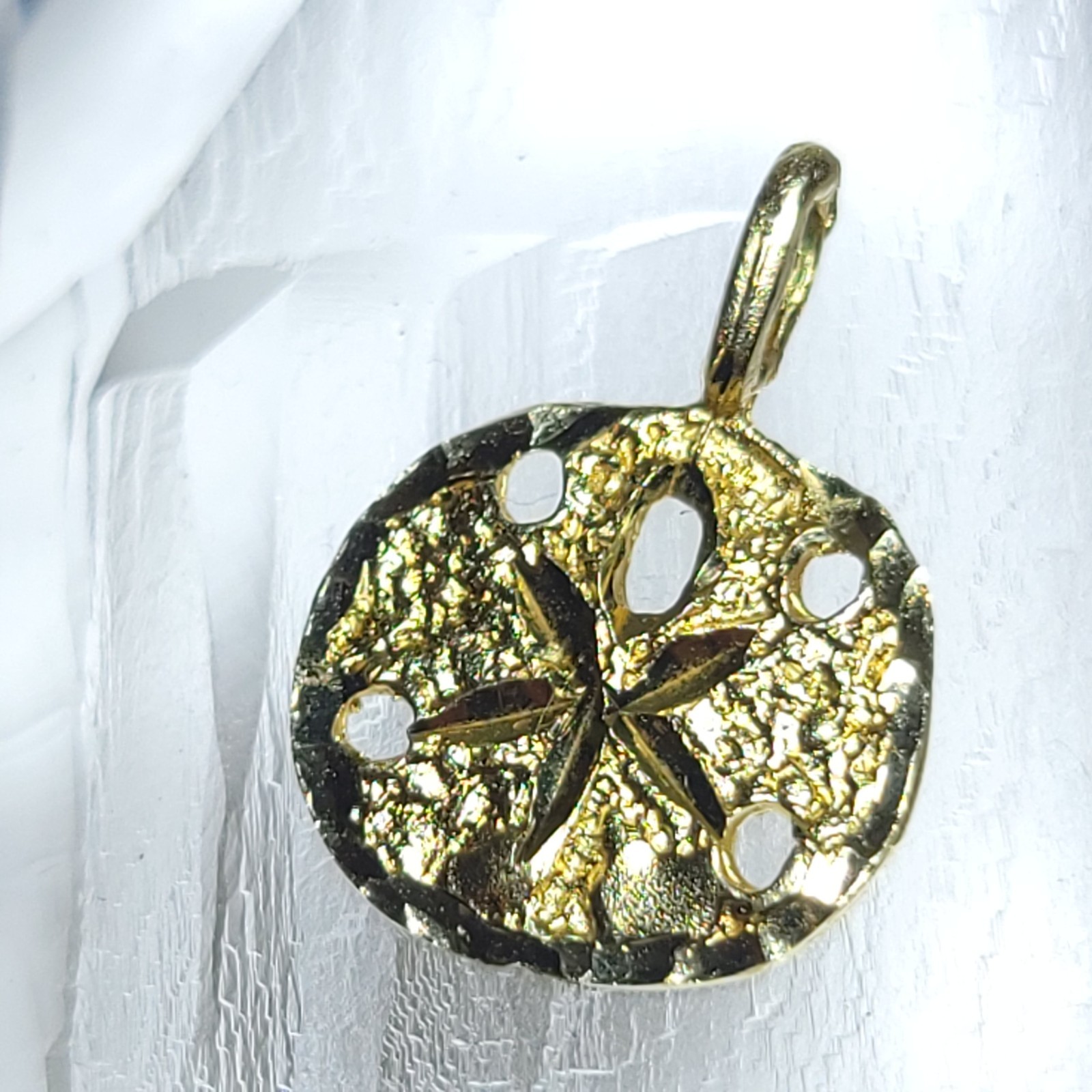 14 Karat Yellow Gold Sand Dollar Charm Pendant 14k Beach Nautical Resort Wear