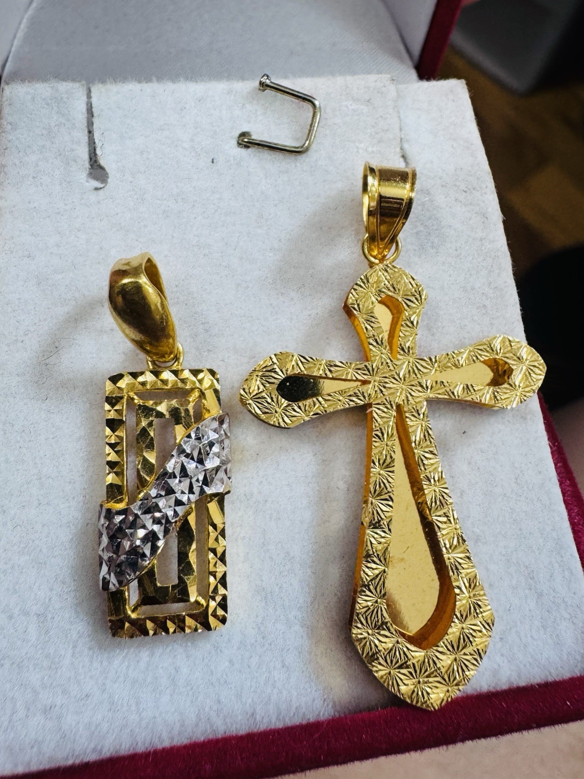 22K 916 22C Real Gold Two Set of Pendant 1 x Rectangle & 1x Cross 7.6g